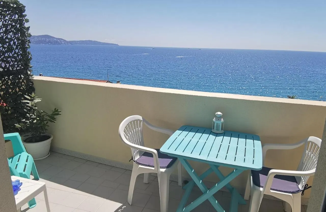 Studio Le Grand Bleu Fshh location